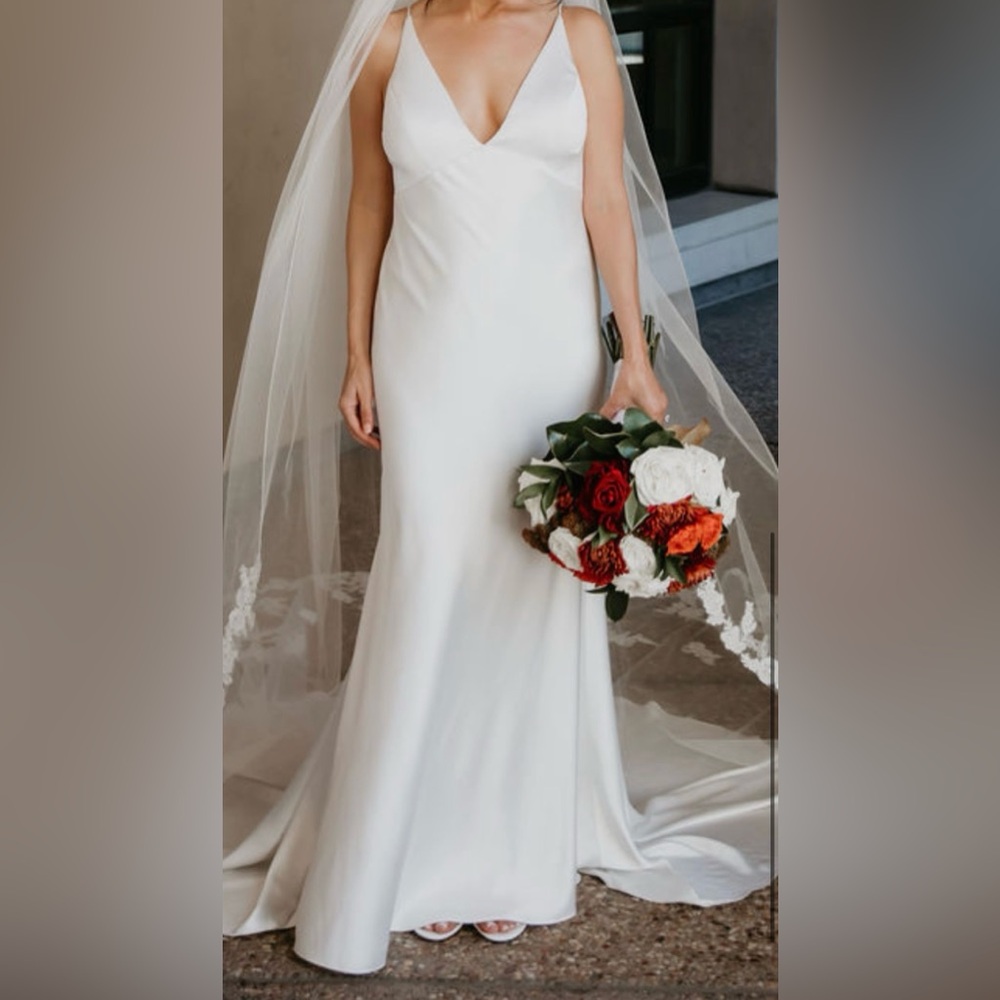 Jenny Yoo Marnie Biased-Cut Satin Wedding Dress. Size 8 - Picture 4 of 16